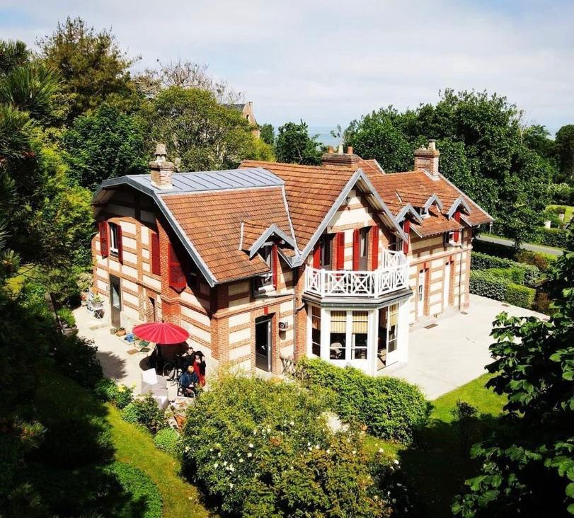 La Villa des Rosiers Cricquebœuf Esterno foto